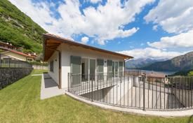 4 odalılar villa 250 m² Lenno'da, İtalya. 1,350,000 €