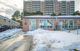 5 odalılar konak North York'da, Kanada. C$1,075,000