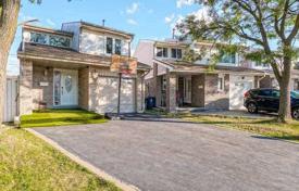 4 odalılar şehir içinde müstakil ev Etobicoke'de, Kanada. C$981,000