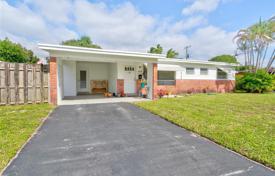 Şehir içinde müstakil ev – Pembroke Pines, Broward, Florida,  Amerika Birleşik Devletleri. $500,000