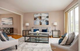 12 odalılar şehir içinde müstakil ev North York'da, Kanada. C$1,927,000