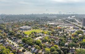 13 odalılar şehir içinde müstakil ev North York'da, Kanada. C$1,207,000