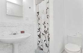 4 odalılar şehir içinde müstakil ev 294 m² Miami'de, Amerika Birleşik Devletleri. $1,395,000