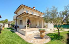 4 odalılar villa 290 m² Pietrasanta'da, İtalya. 1,900,000 €