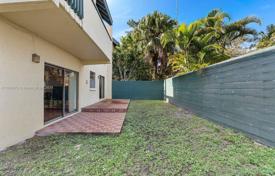 2 odalılar şehir içinde müstakil ev 144 m² Miami'de, Amerika Birleşik Devletleri. $1,149,000