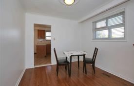 4 odalılar şehir içinde müstakil ev North York'da, Kanada. C$1,550,000