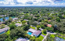 5 odalılar şehir içinde müstakil ev 329 m² Miami'de, Amerika Birleşik Devletleri. $2,500,000