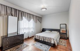9 odalılar şehir içinde müstakil ev North York'da, Kanada. C$2,315,000