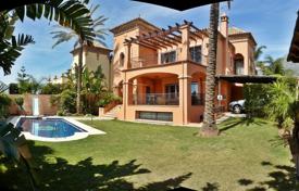 Villa – Marbella, Endülüs, İspanya. 985,000 €