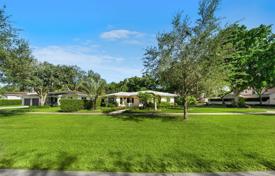 Şehir içinde müstakil ev – Coral Gables, Florida, Amerika Birleşik Devletleri. $1,675,000