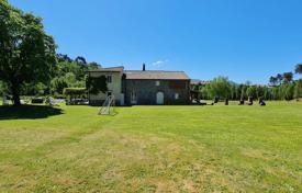 9 odalılar villa Lucca'da, İtalya. 1,550,000 €