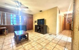 3 odalılar şehir içinde müstakil ev 223 m² Hialeah'da, Amerika Birleşik Devletleri. $575,000