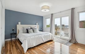 8 odalılar şehir içinde müstakil ev York'da, Kanada. C$1,507,000