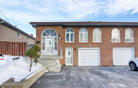 5 odalılar konak Scarborough'da, Kanada. C$979,000