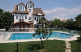 6 odalılar villa 650 m² Büyükçekmece'de, Türkiye. $900,000