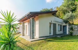 9 odalılar villa Cernobbio'da, İtalya. 2,200,000 €