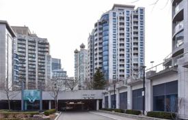 2 odalılar daire Lake Shore Boulevard West'da, Kanada. C$704,000