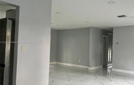 3 odalılar şehir içinde müstakil ev 194 m² Miami'de, Amerika Birleşik Devletleri. $980,000