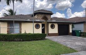 Şehir içinde müstakil ev – West End, Miami, Florida,  Amerika Birleşik Devletleri. $700,000