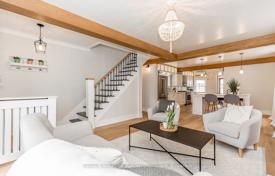 7 odalılar şehir içinde müstakil ev Etobicoke'de, Kanada. C$1,294,000