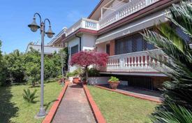 5 odalılar villa 353 m² Viareggio'da, İtalya. 765,000 €