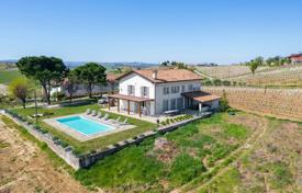 14 odalılar villa Nizza Monferrato'da, İtalya. 1,100,000 €
