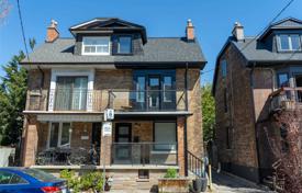 4 odalılar konak Old Toronto'da, Kanada. C$1,745,000