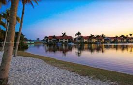 Şehir içinde müstakil ev – Cape Coral, Florida, Amerika Birleşik Devletleri. $480,000