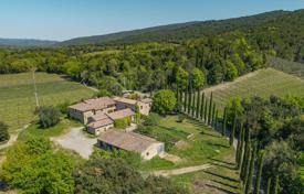 17 odalılar köşk 2450 m² Montalcino'da, İtalya. Price on request