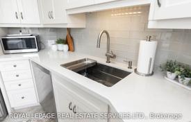 6 odalılar daire Etobicoke'de, Kanada. C$993,000