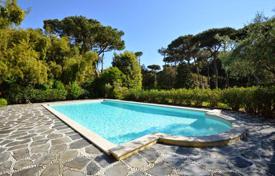 6 odalılar villa 550 m² Forte dei Marmi'de, İtalya. 23,400 € haftalık