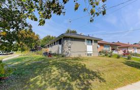 12 odalılar şehir içinde müstakil ev Scarborough'da, Kanada. C$1,208,000