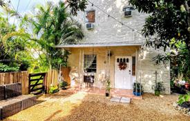 6 odalılar şehir içinde müstakil ev 296 m² Coral Gables'da, Amerika Birleşik Devletleri. $2,350,000