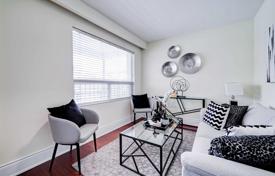 6 odalılar şehir içinde müstakil ev York'da, Kanada. C$1,319,000