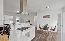2 odalılar şehir içinde müstakil ev 102 m² Miami'de, Amerika Birleşik Devletleri. $605,000