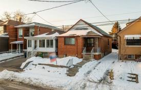 10 odalılar şehir içinde müstakil ev York'da, Kanada. C$1,558,000