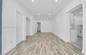 3 odalılar şehir içinde müstakil ev 187 m² Miami'de, Amerika Birleşik Devletleri. $550,000