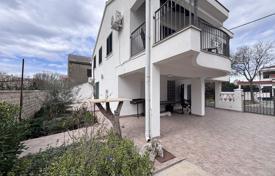 6 odalılar şehir içinde müstakil ev 175 m² Zadar County'da, Hırvatistan. 390,000 €