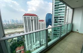 3 odalılar kondominyumda daireler Khlong Toei'de, Tayland. $3,700 haftalık