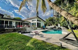 5 odalılar şehir içinde müstakil ev 253 m² Miami'de, Amerika Birleşik Devletleri. $3,300,000