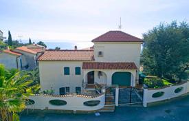 14 odalılar villa 310 m² Liguria'da, İtalya. 975,000 €