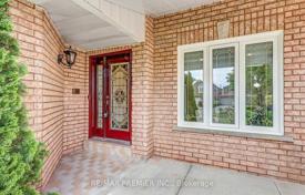 11 odalılar şehir içinde müstakil ev Scarborough'da, Kanada. C$1,787,000