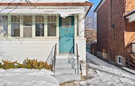 3 odalılar şehir içinde müstakil ev York'da, Kanada. C$1,337,000