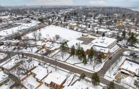 5 odalılar şehir içinde müstakil ev Scarborough'da, Kanada. C$1,695,000
