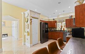 Şehir içinde müstakil ev – Davie, Broward, Florida,  Amerika Birleşik Devletleri. $575,000