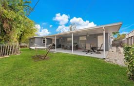 4 odalılar şehir içinde müstakil ev 221 m² Miami'de, Amerika Birleşik Devletleri. $550,000