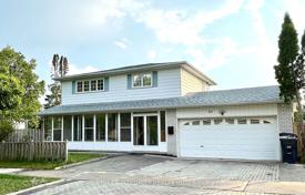 9 odalılar şehir içinde müstakil ev Scarborough'da, Kanada. C$2,200,000