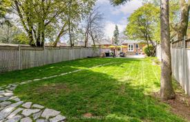 5 odalılar şehir içinde müstakil ev Etobicoke'de, Kanada. C$1,694,000