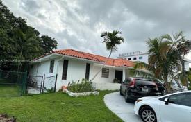 Şehir içinde müstakil ev – Sunny Isles Beach, Florida, Amerika Birleşik Devletleri. $2,550,000
