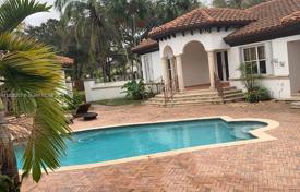 Şehir içinde müstakil ev – Hialeah, Florida, Amerika Birleşik Devletleri. $1,899,000